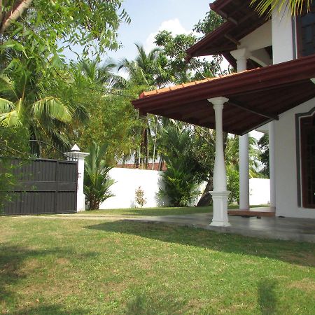 Falcon Villa Induruwa Buitenkant foto
