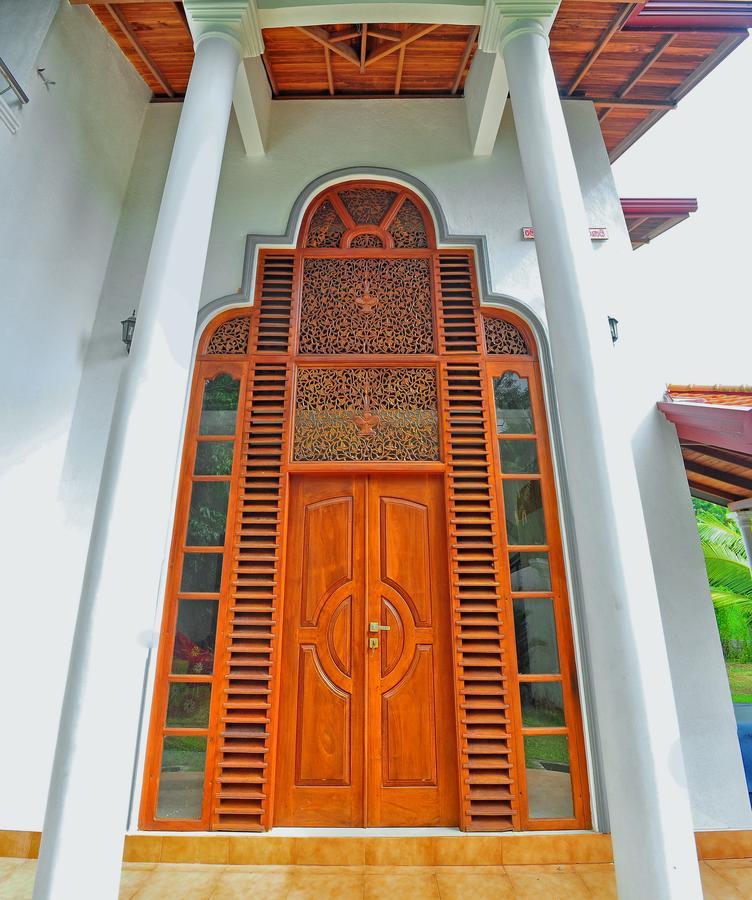 Falcon Villa Induruwa Buitenkant foto