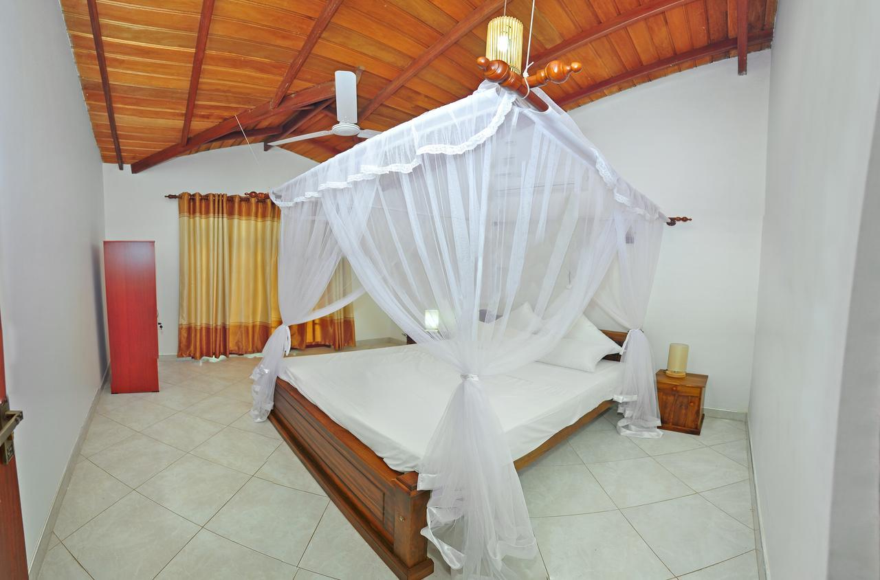 Falcon Villa Induruwa Buitenkant foto