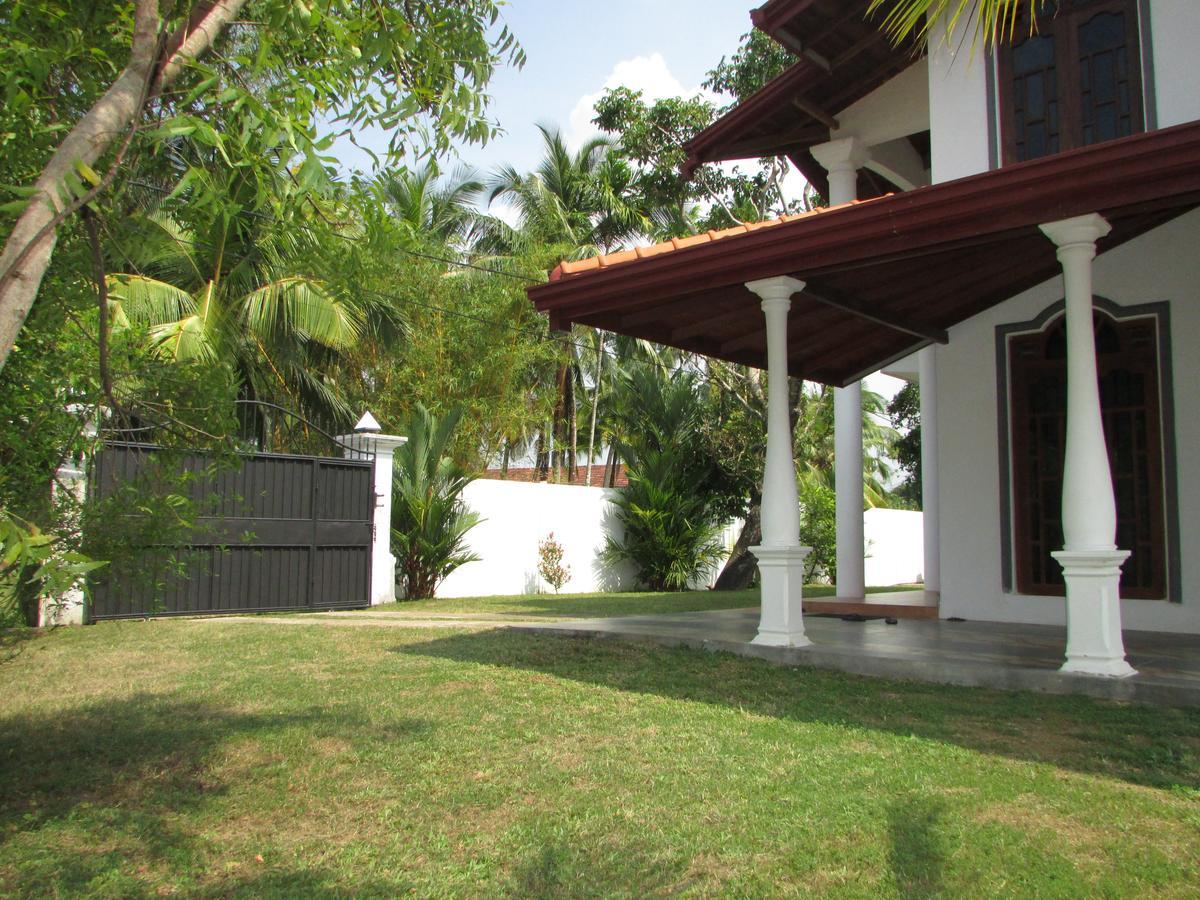 Falcon Villa Induruwa Buitenkant foto