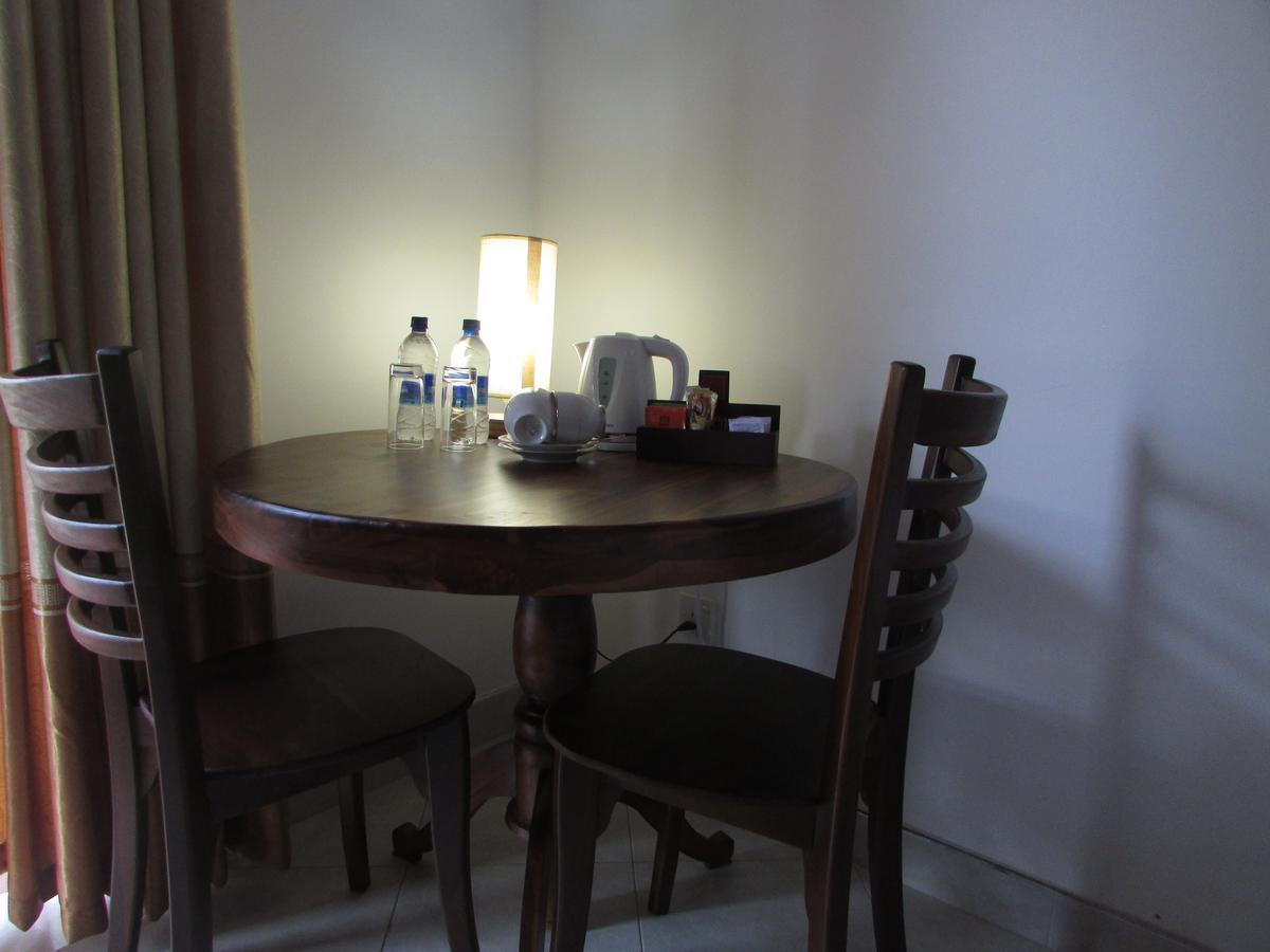 Falcon Villa Induruwa Buitenkant foto